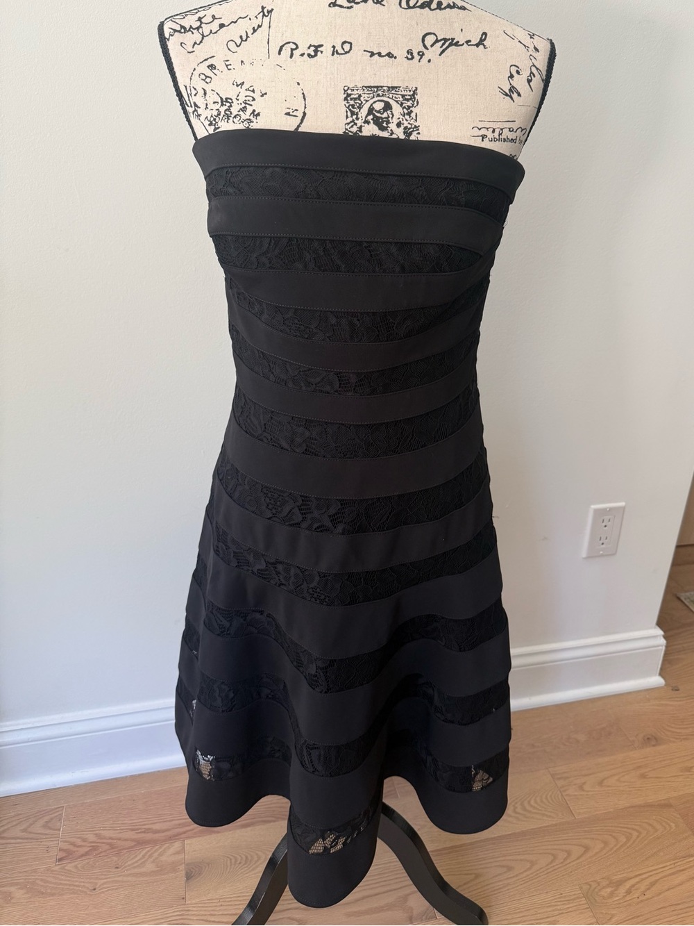 White House Black Market Black Lace & Satin Strapless Fit & Flare Dress sz 10
